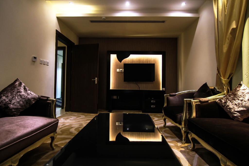Rest Night Serviced Apartments- Alhamra Riyad Oda fotoğraf A living room in a house in India