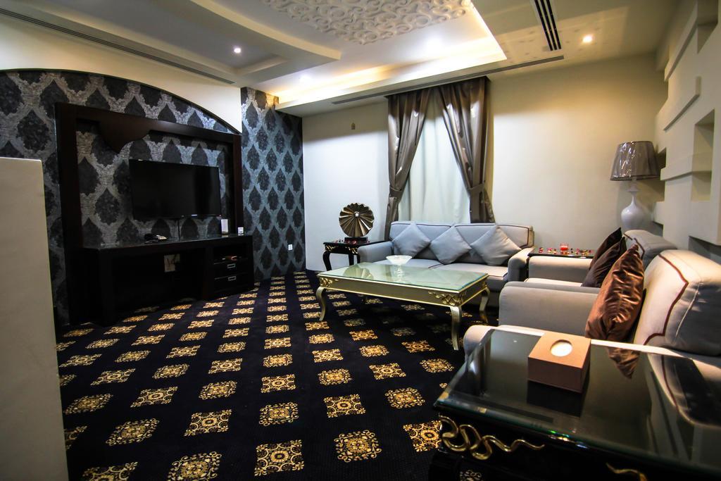Rest Night Serviced Apartments- Alhamra Riyad Oda fotoğraf A private suite at the airport