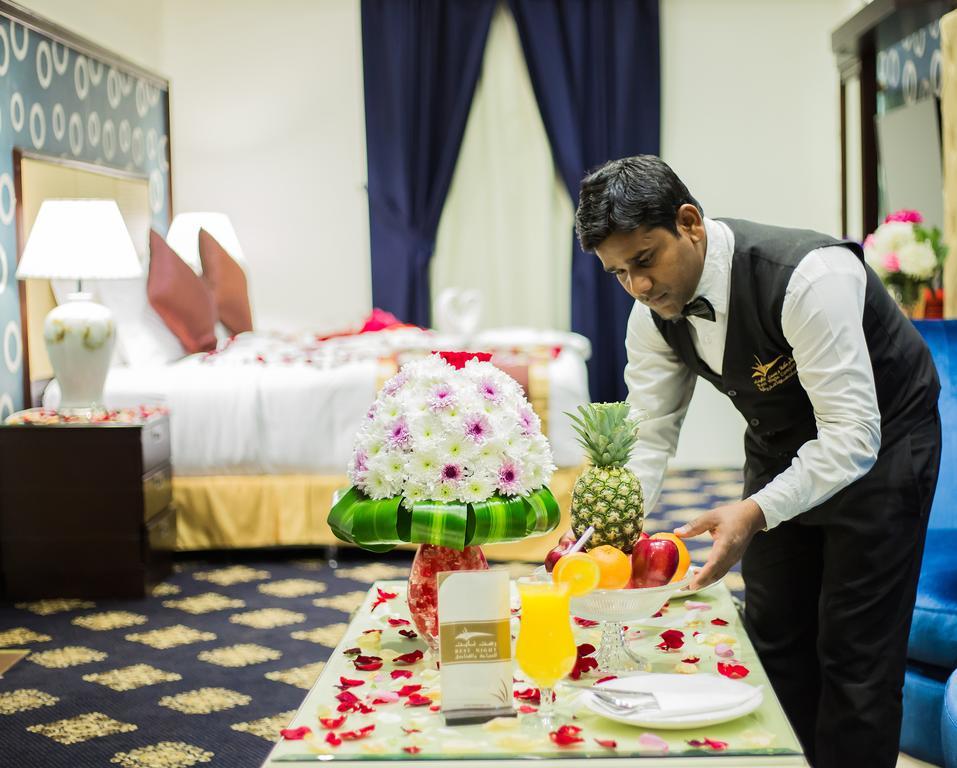 Rest Night Serviced Apartments- Alhamra Riyad Dış mekan fotoğraf A room service attendant at work