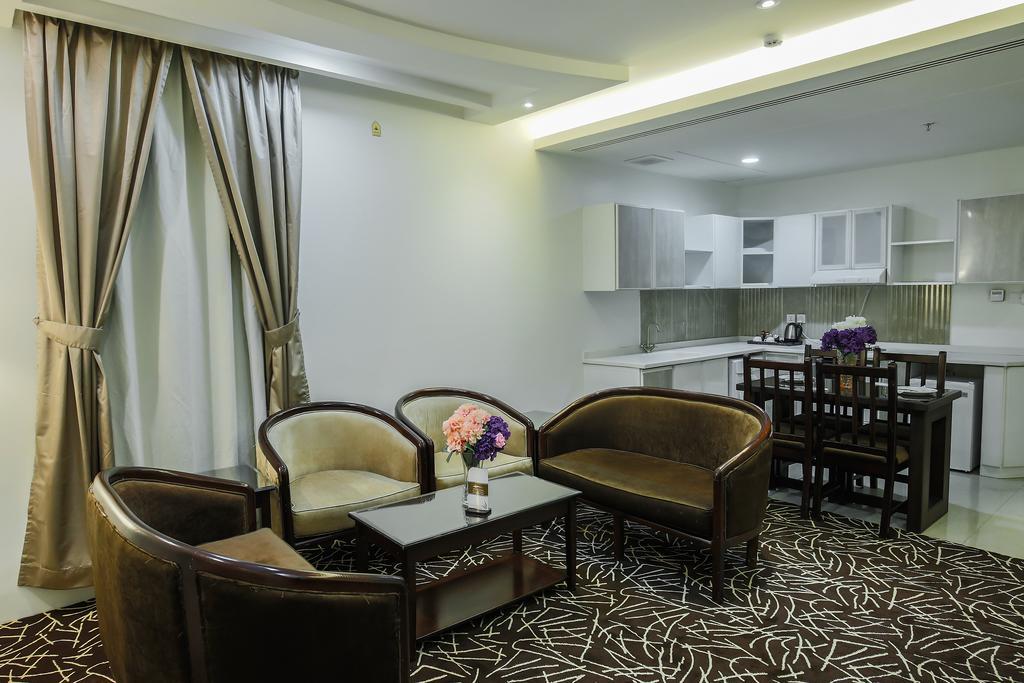 Rest Night Serviced Apartments- Alhamra Riyad Dış mekan fotoğraf A living room in a typical apartment