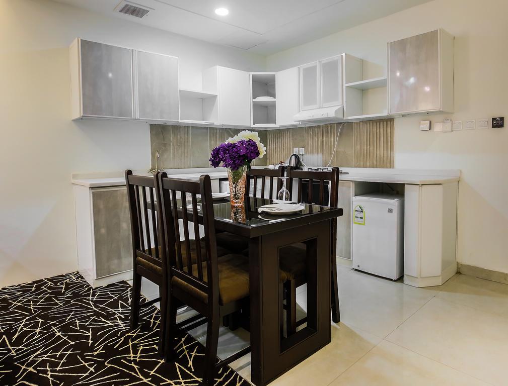 Rest Night Serviced Apartments- Alhamra Riyad Dış mekan fotoğraf A kitchen in a serviced apartment in Cairo, Egypt