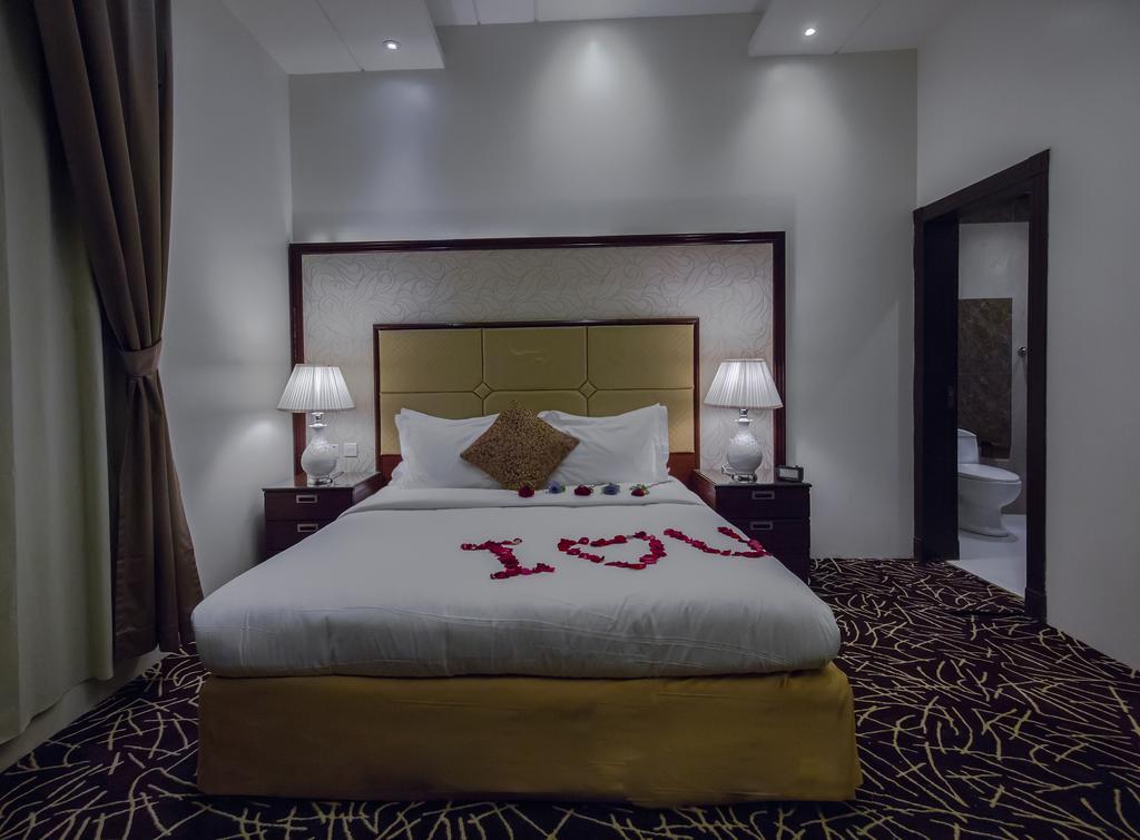 Rest Night Serviced Apartments- Alhamra Riyad Dış mekan fotoğraf A bedroom in the hotel