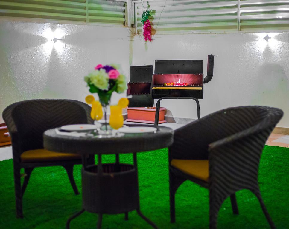 Rest Night Serviced Apartments- Alhamra Riyad Dış mekan fotoğraf A barbecue in a hotel