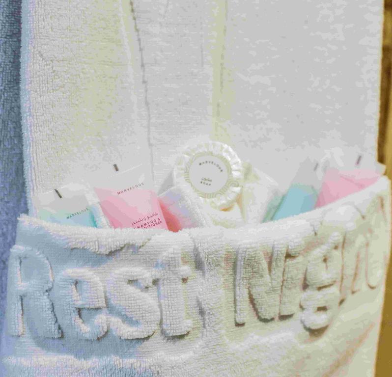 Rest Night Serviced Apartments- Alhamra Riyad Dış mekan fotoğraf A basket of toiletries